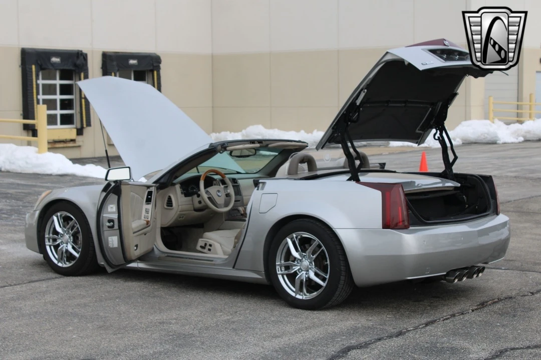 2005 Cadillac XLR - Image 18 of 21
