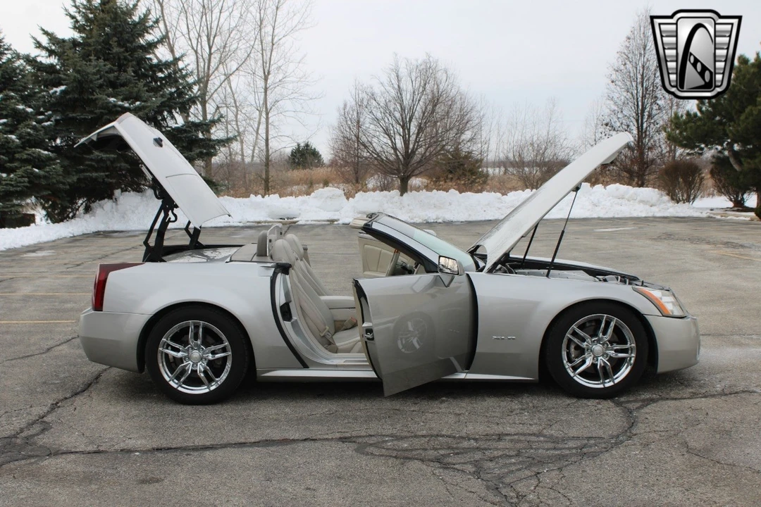 2005 Cadillac XLR - Image 20 of 21