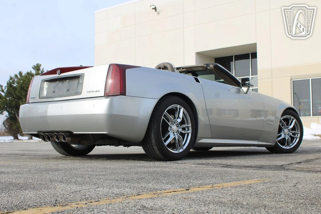 2005 Cadillac XLR - Image 16 of 21