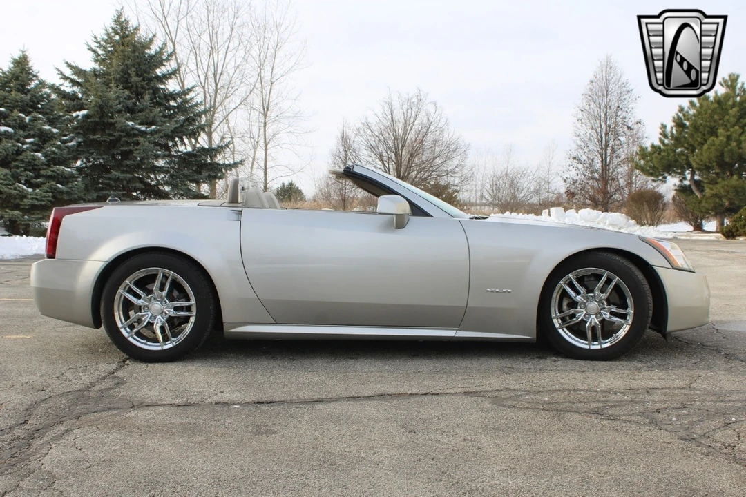 2005 Cadillac XLR - Image 13 of 21
