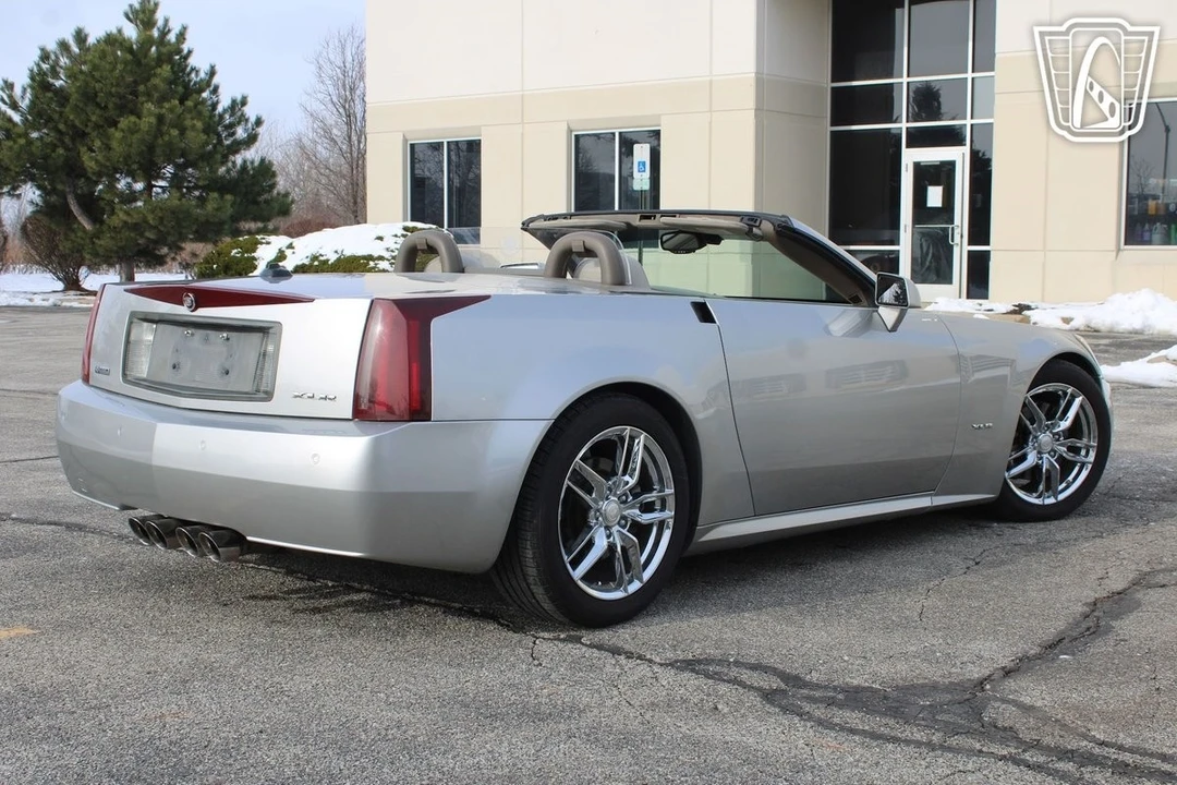 2005 Cadillac XLR - Image 16 of 21