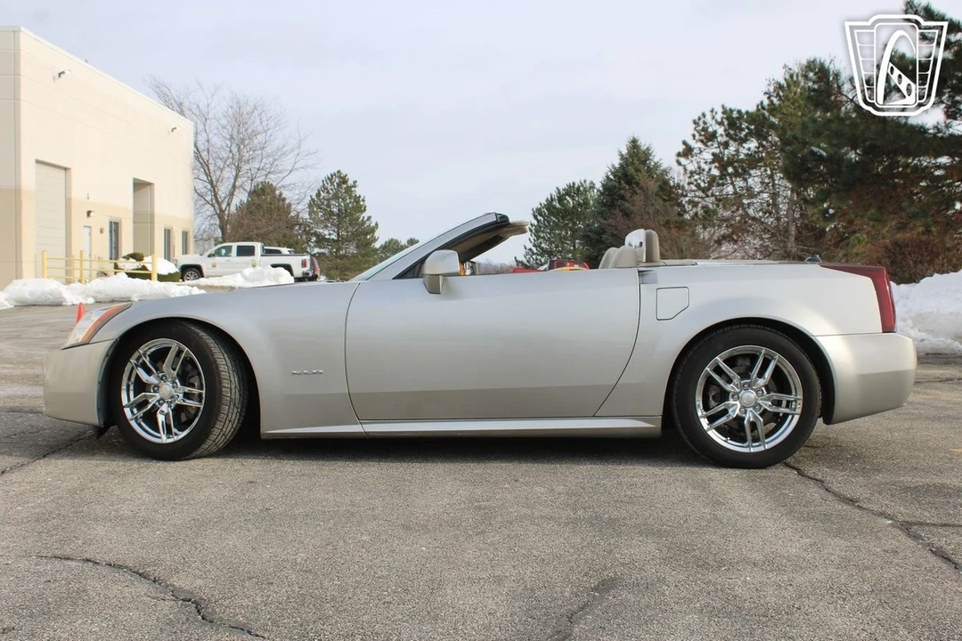 2005 Cadillac XLR - Image 7 of 21