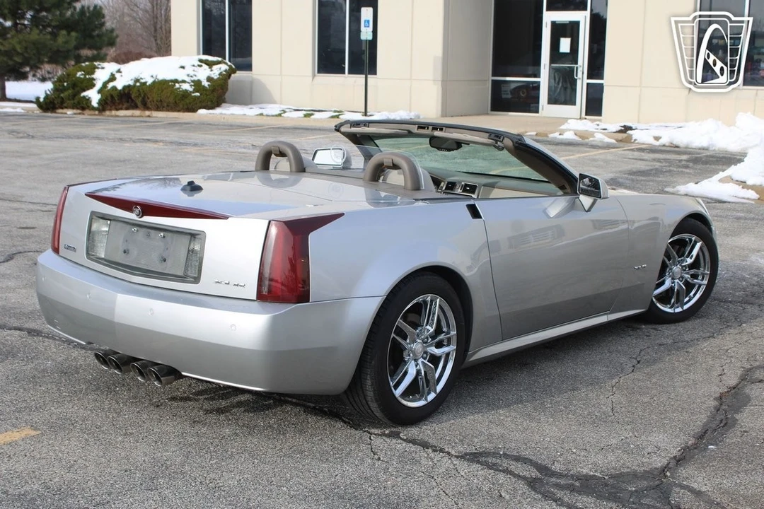 2005 Cadillac XLR - Image 15 of 21
