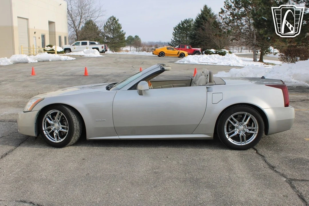 2005 Cadillac XLR - Image 5 of 21