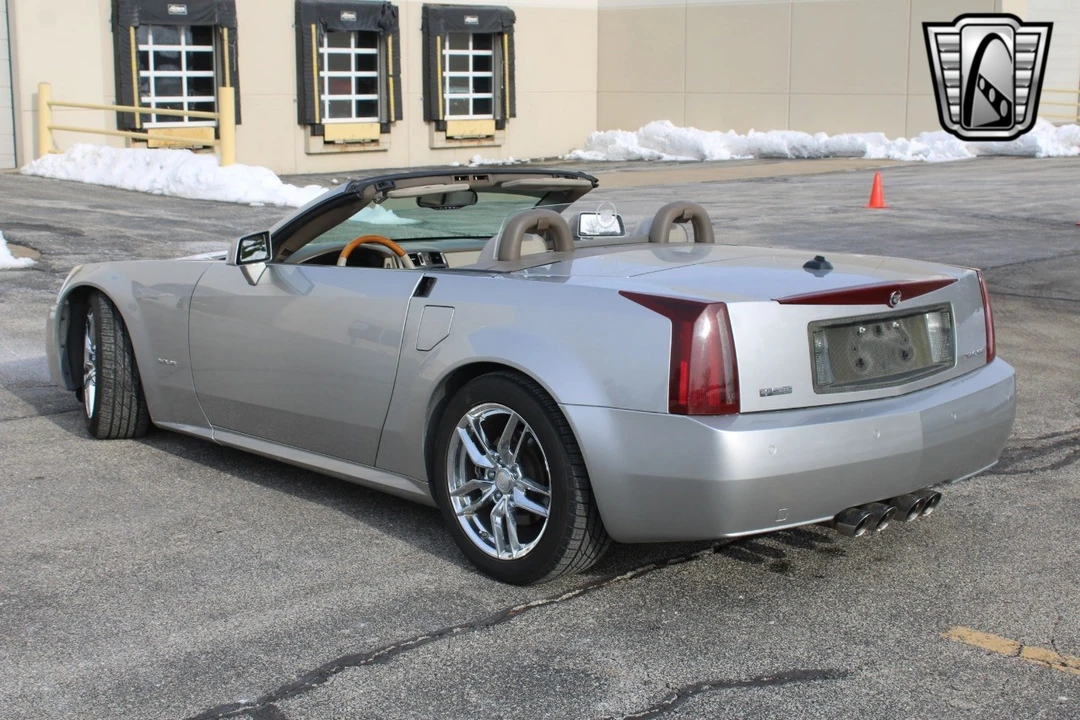 2005 Cadillac XLR - Image 7 of 21