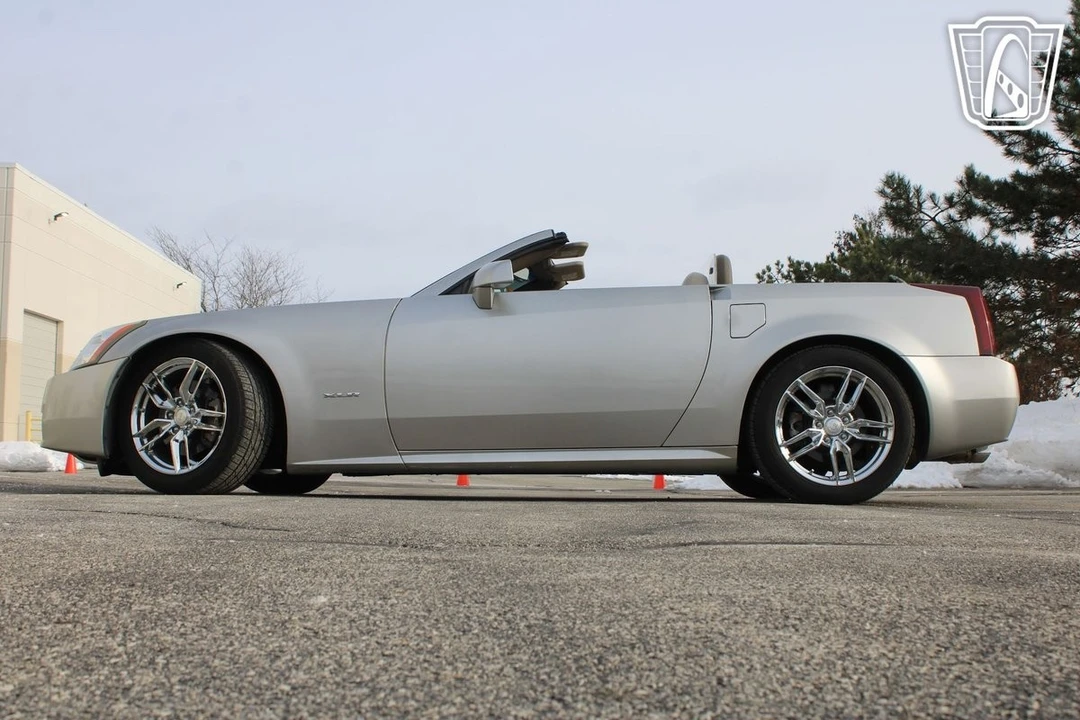 2005 Cadillac XLR - Image 7 of 21