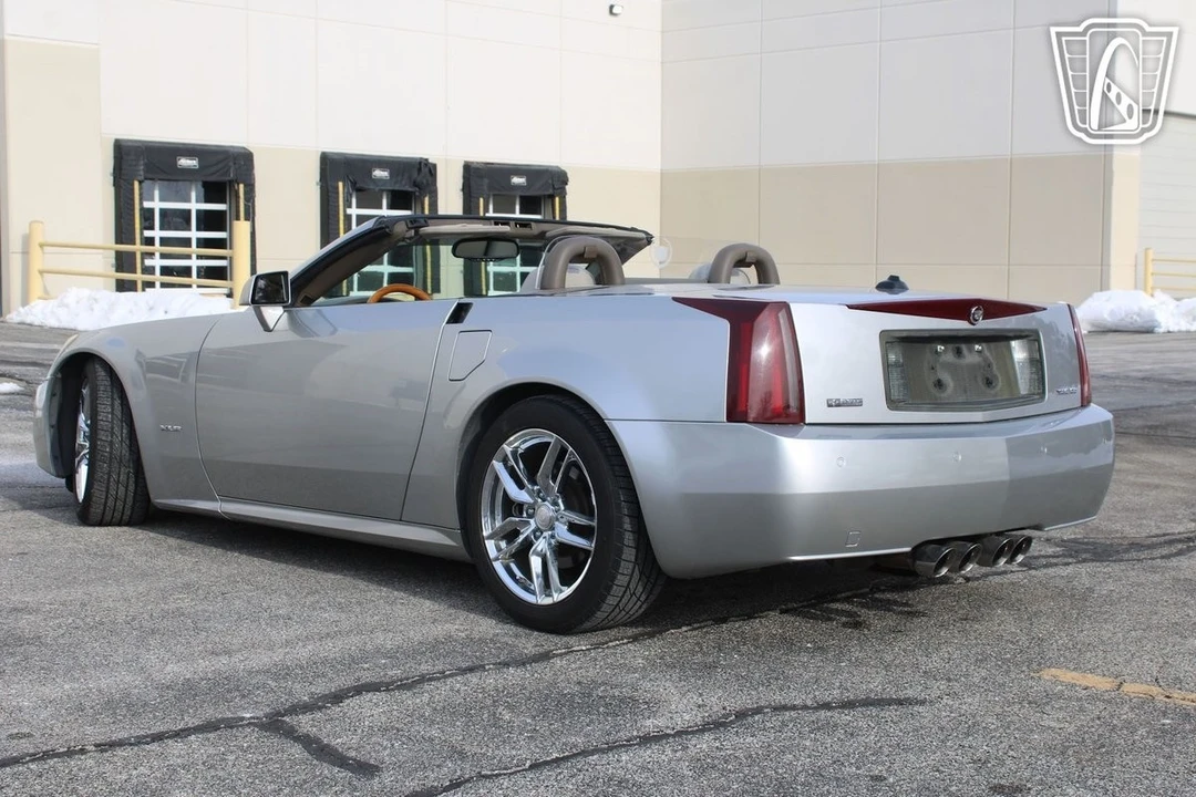 2005 Cadillac XLR - Image 10 of 21