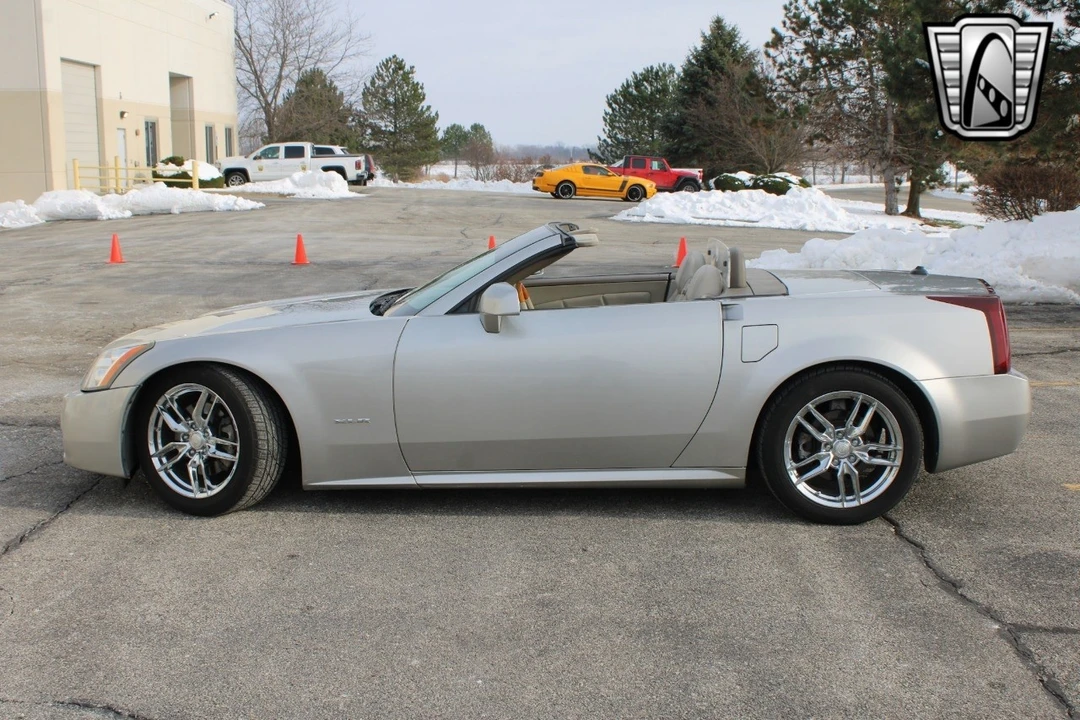 2005 Cadillac XLR - Image 5 of 21