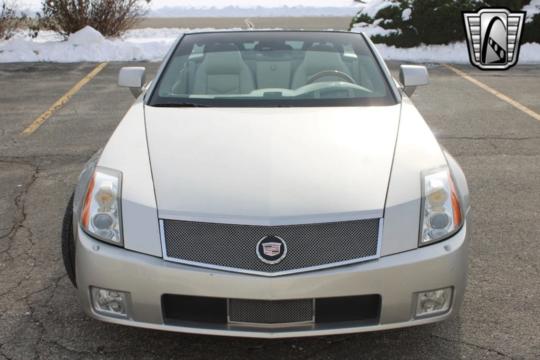 2005 Cadillac XLR - Image 15 of 21