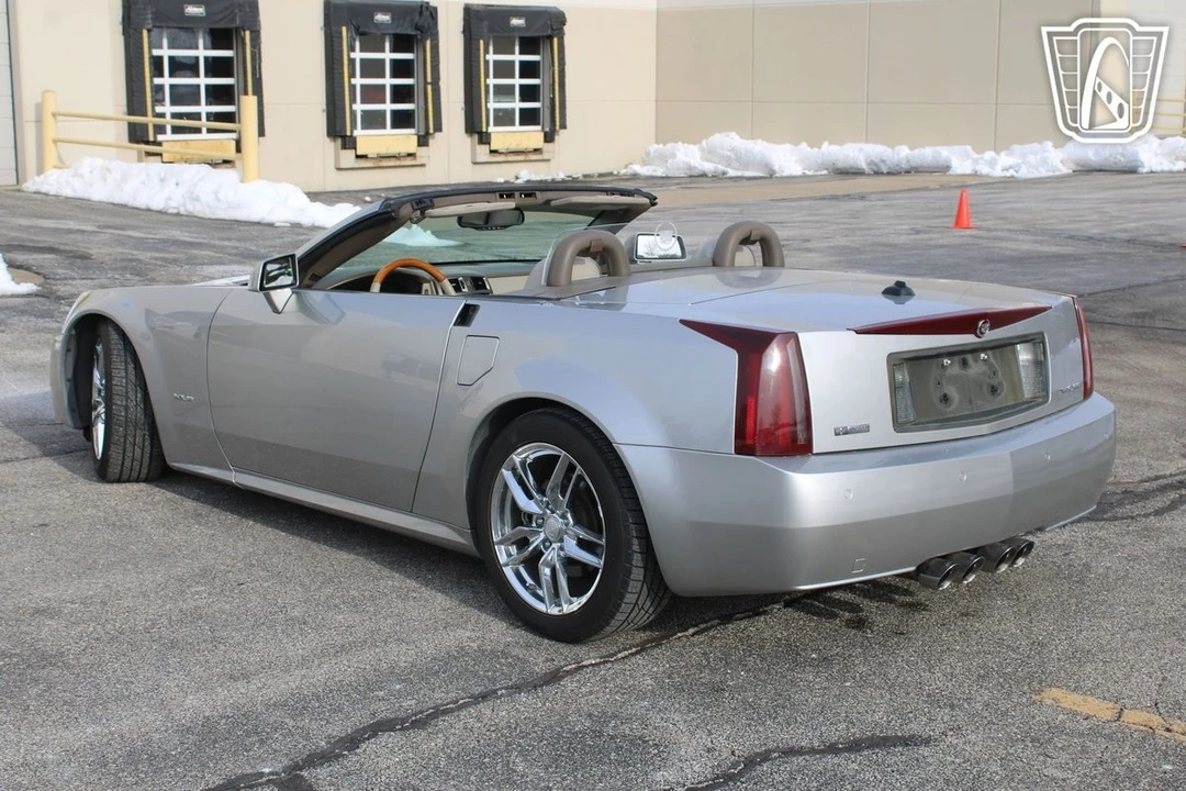 2005 Cadillac XLR - Image 9 of 21
