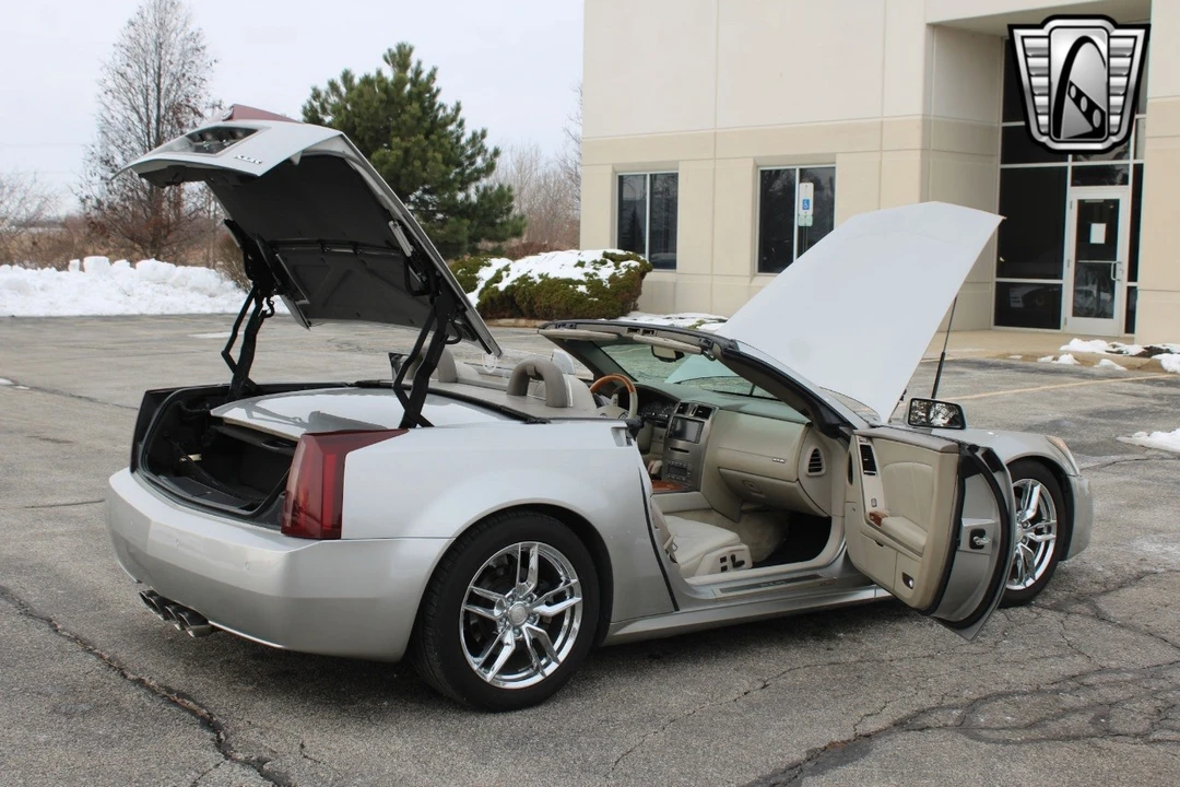 2005 Cadillac XLR - Image 19 of 21