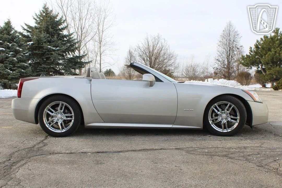 2005 Cadillac XLR - Image 18 of 21