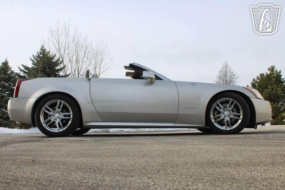 2005 Cadillac XLR - Image 19 of 21