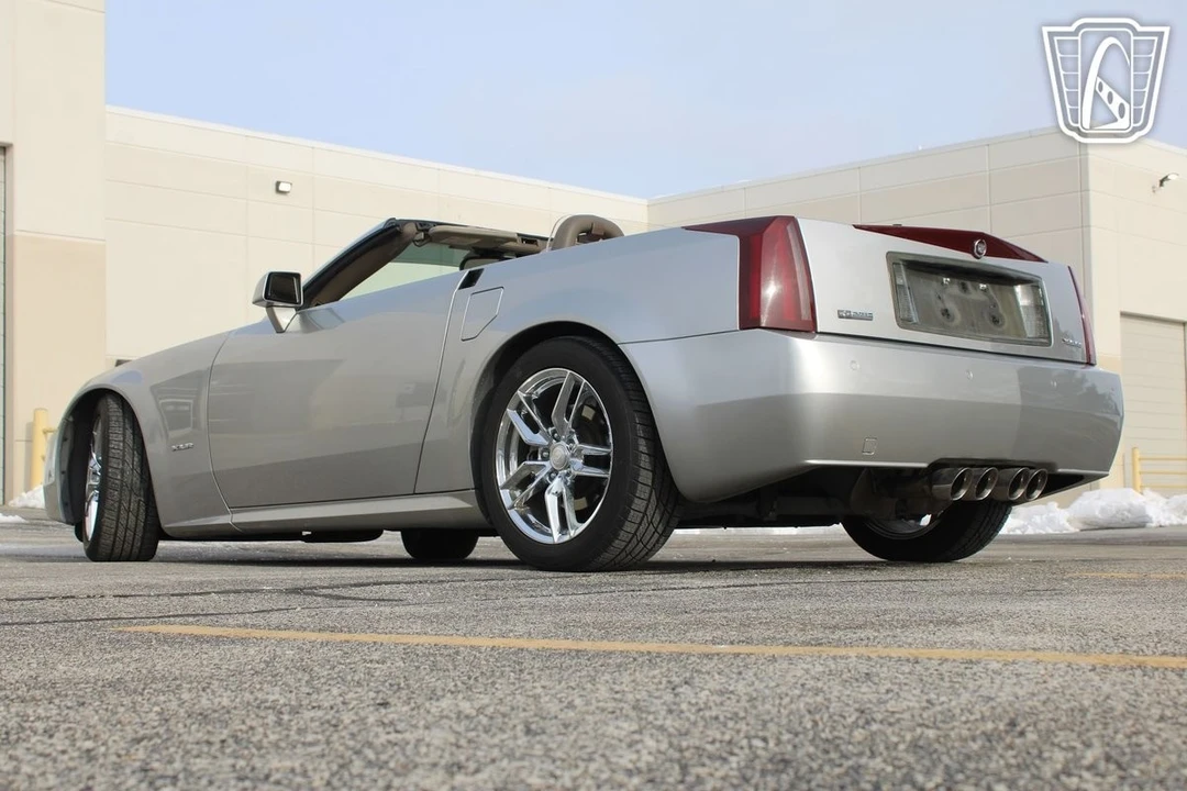 2005 Cadillac XLR - Image 10 of 21