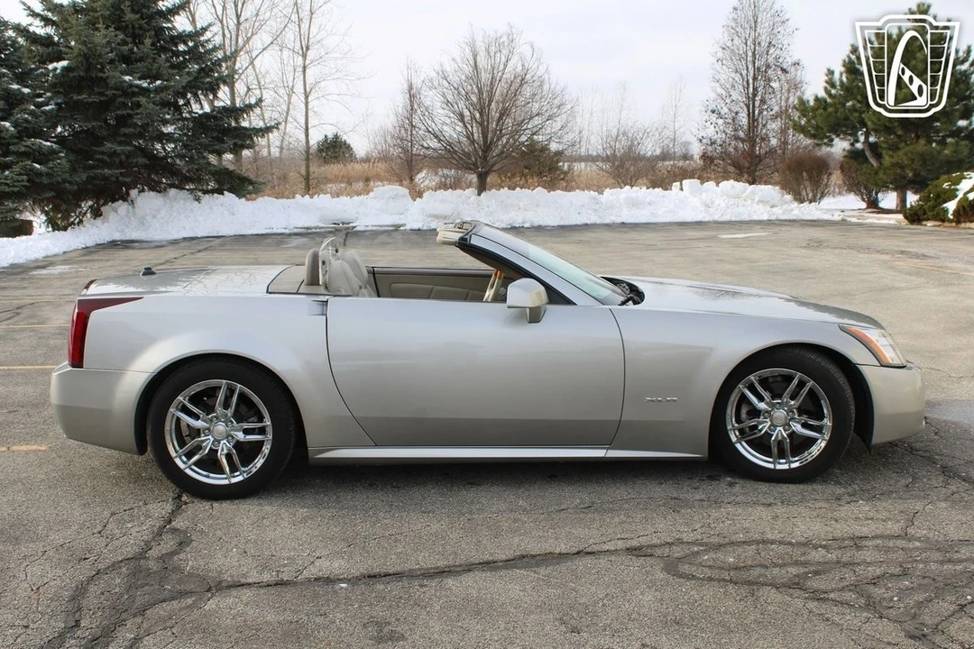 2005 Cadillac XLR - Image 17 of 21