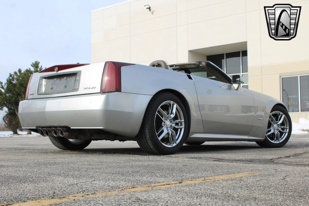 2005 Cadillac XLR - Image 12 of 21