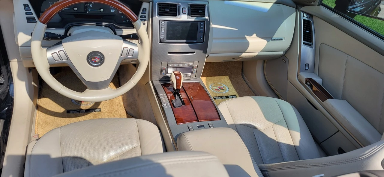 2005 Cadillac XLR - Image 9 of 11