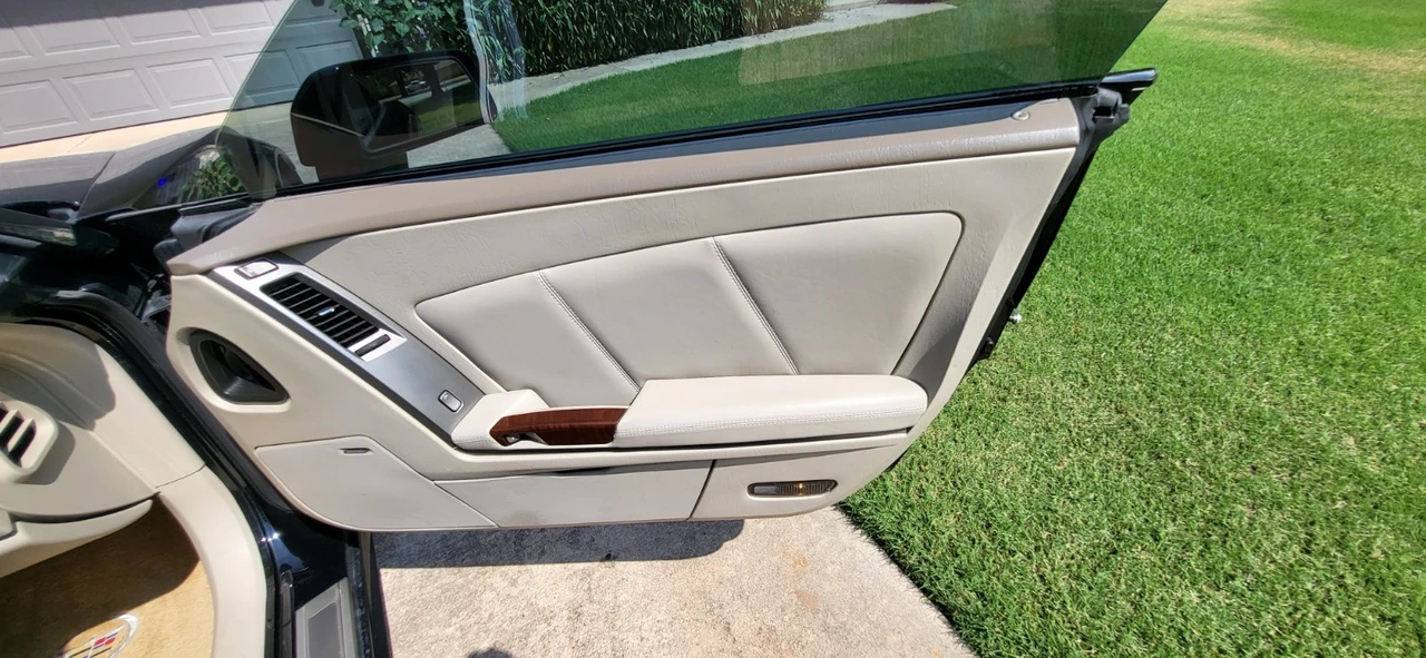 2005 Cadillac XLR - Image 2 of 11