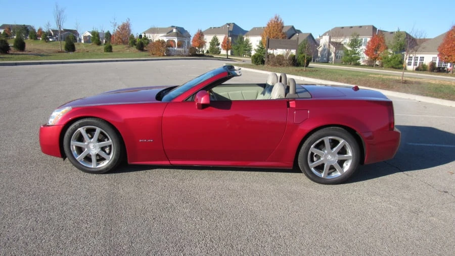 2005 Cadillac XLR - Image 2 of 6