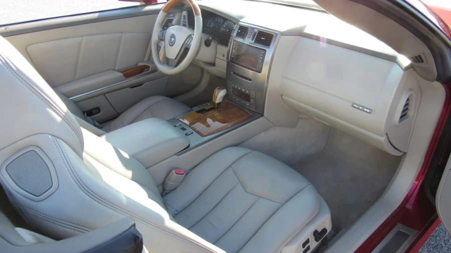 2005 Cadillac XLR - Image 5 of 6