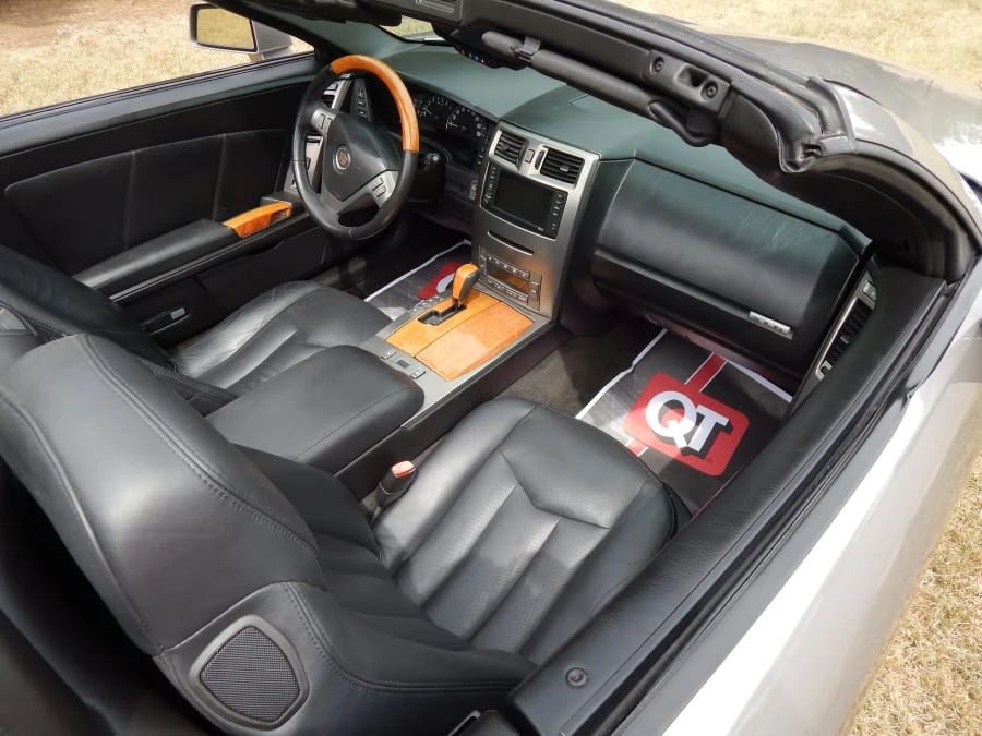 2005 Cadillac XLR - Image 3 of 4