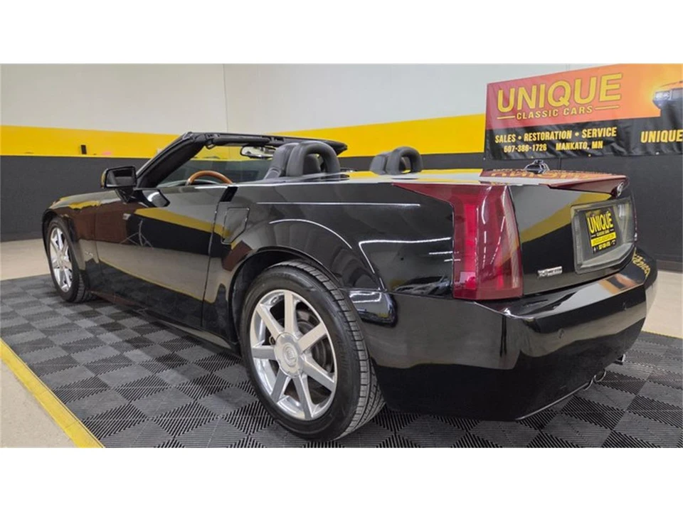 2005 Cadillac XLR - Image 6 of 31