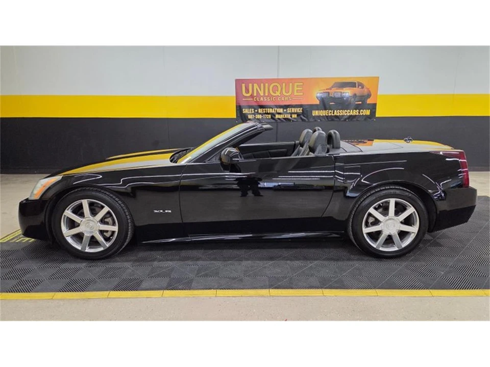 2005 Cadillac XLR - Image 7 of 31