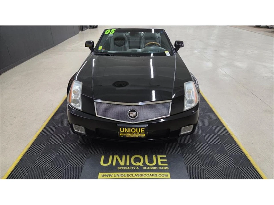 2005 Cadillac XLR - Image 2 of 31