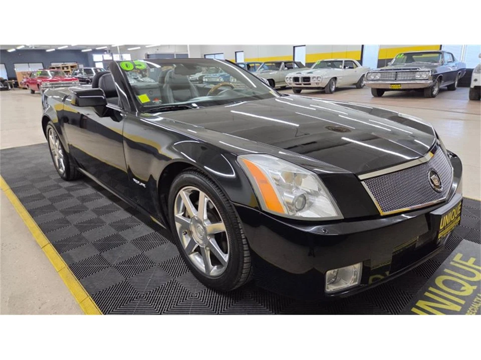 2005 Cadillac XLR - Image 3 of 31