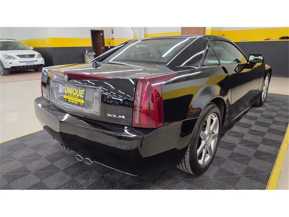 2005 Cadillac XLR - Image 24 of 31
