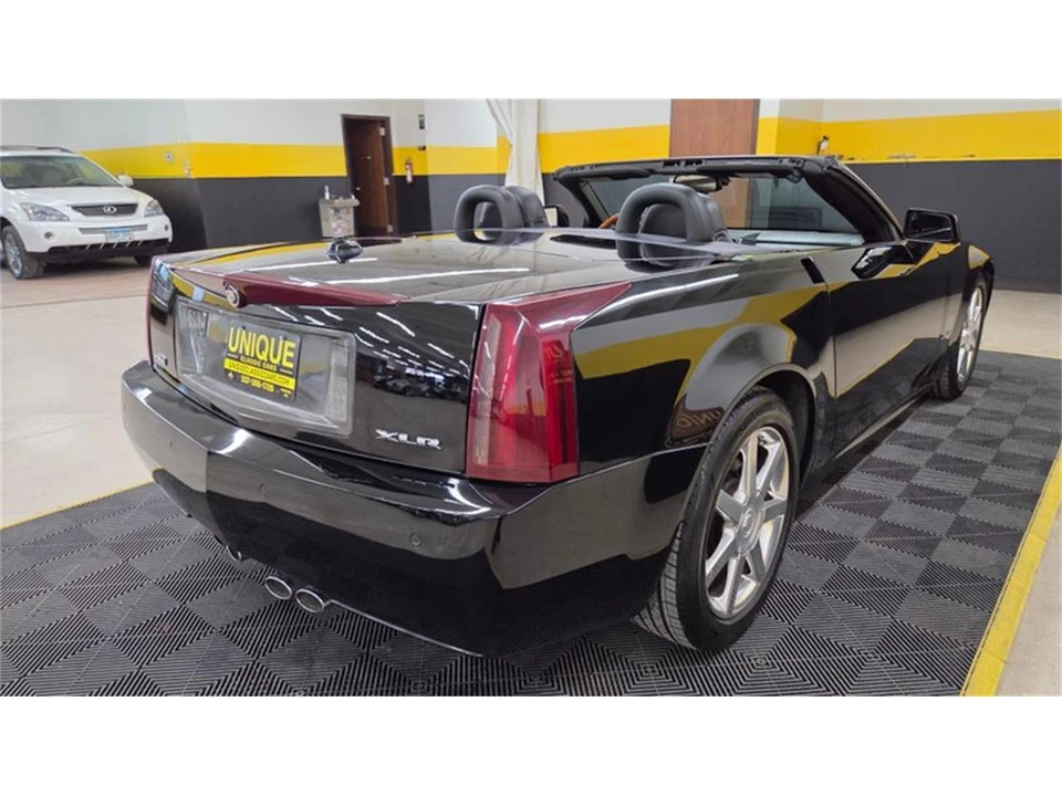 2005 Cadillac XLR - Image 4 of 31