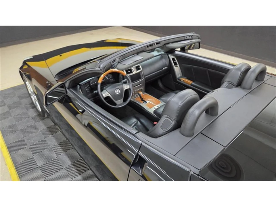 2005 Cadillac XLR - Image 15 of 31