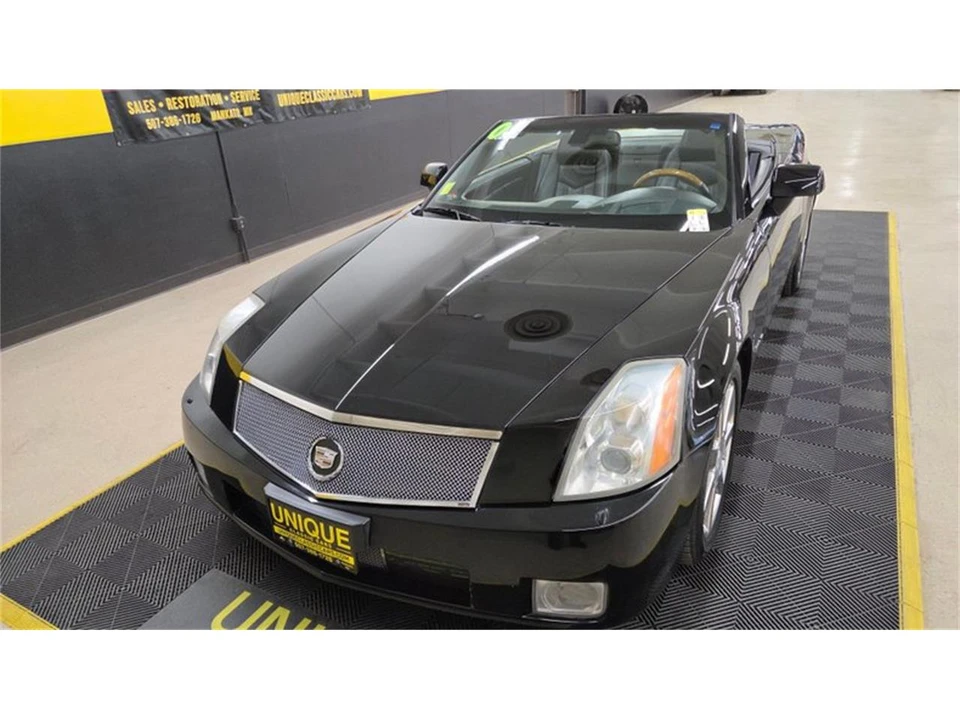 2005 Cadillac XLR - Image 10 of 31