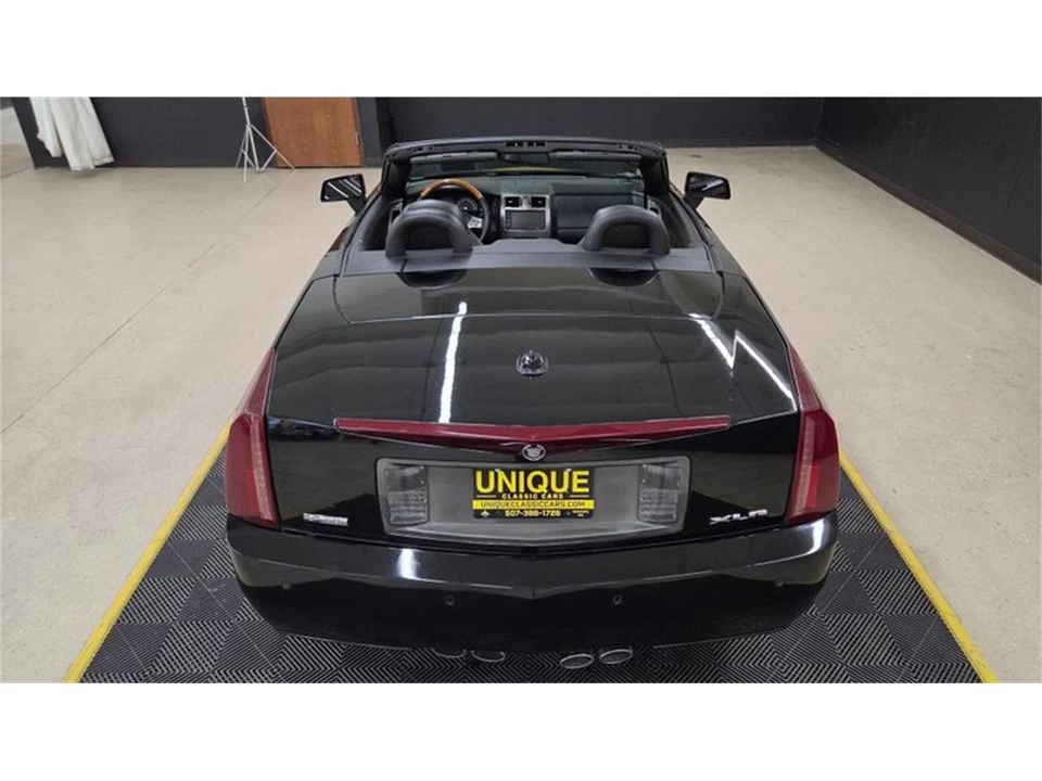 2005 Cadillac XLR - Image 20 of 31