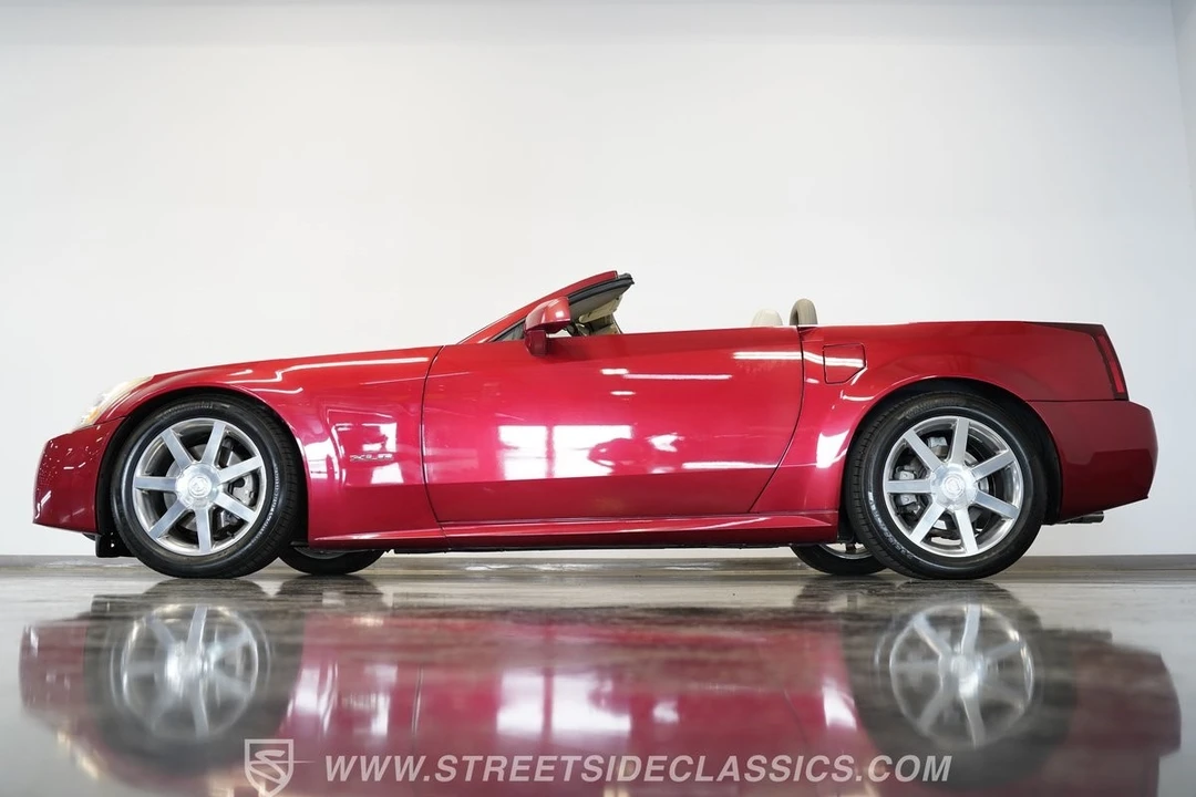 2005 Cadillac XLR - Image 10 of 12