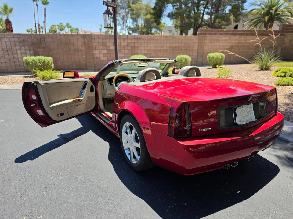 2005 Cadillac XLR - Image 10 of 31