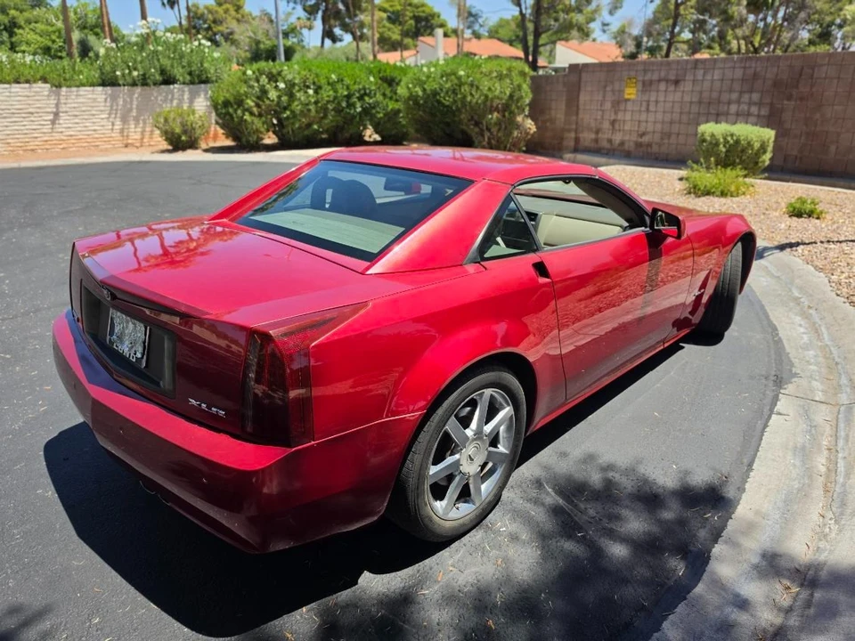 2005 Cadillac XLR - Image 25 of 31