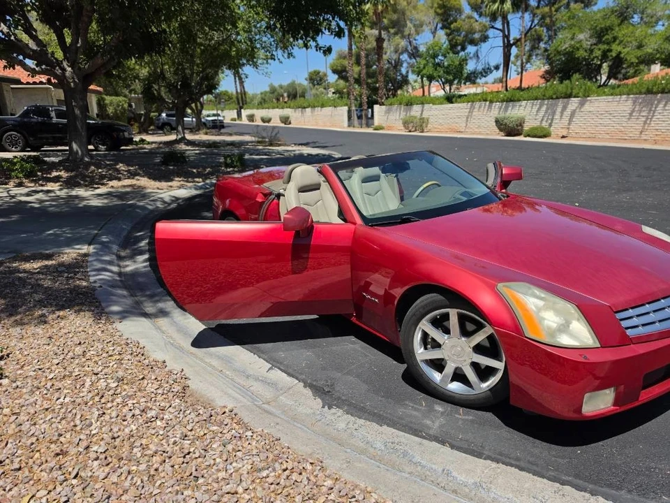 2005 Cadillac XLR - Image 7 of 31