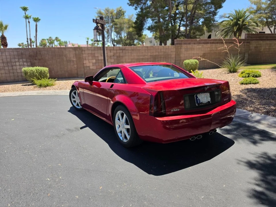 2005 Cadillac XLR - Image 27 of 31