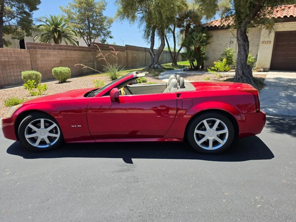 2005 Cadillac XLR - Image 2 of 31