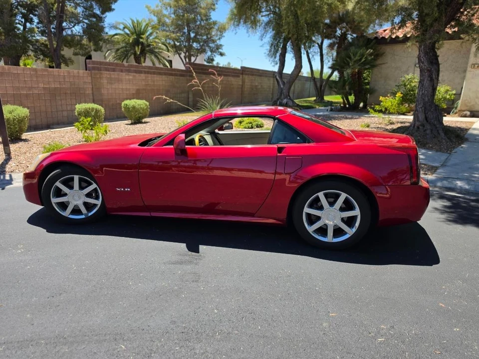 2005 Cadillac XLR - Image 29 of 31