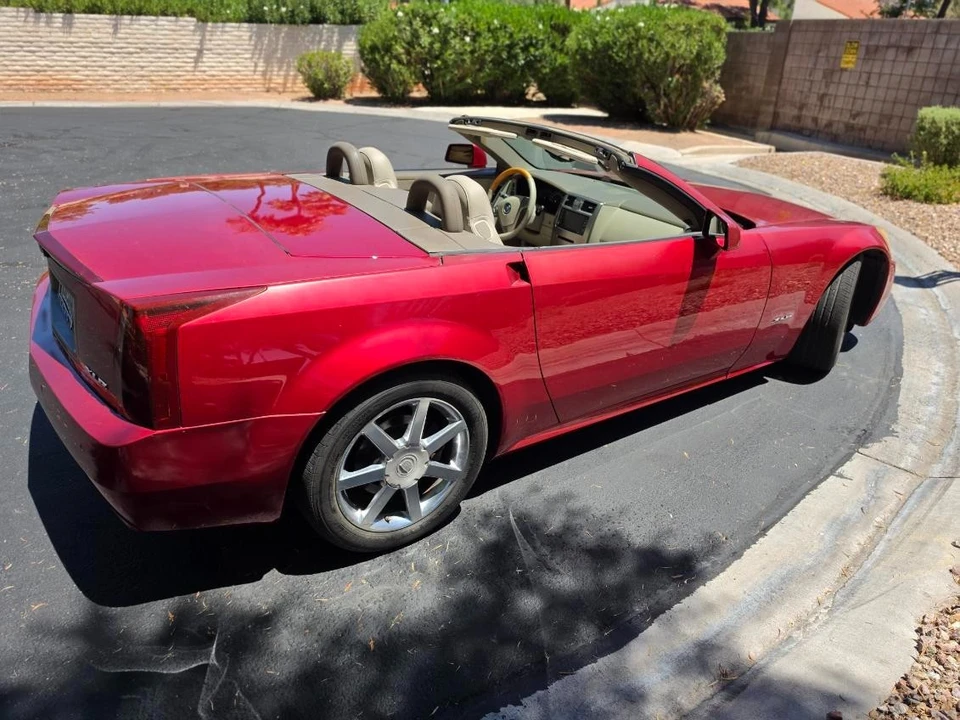 2005 Cadillac XLR - Image 13 of 31