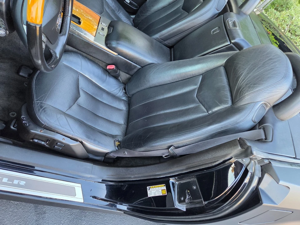 2005 Cadillac XLR - Image 24 of 31