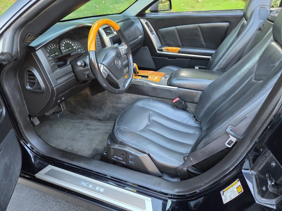 2005 Cadillac XLR - Image 19 of 31