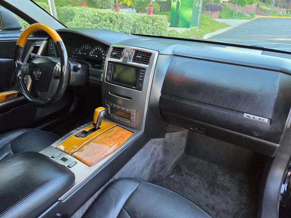 2005 Cadillac XLR - Image 20 of 31
