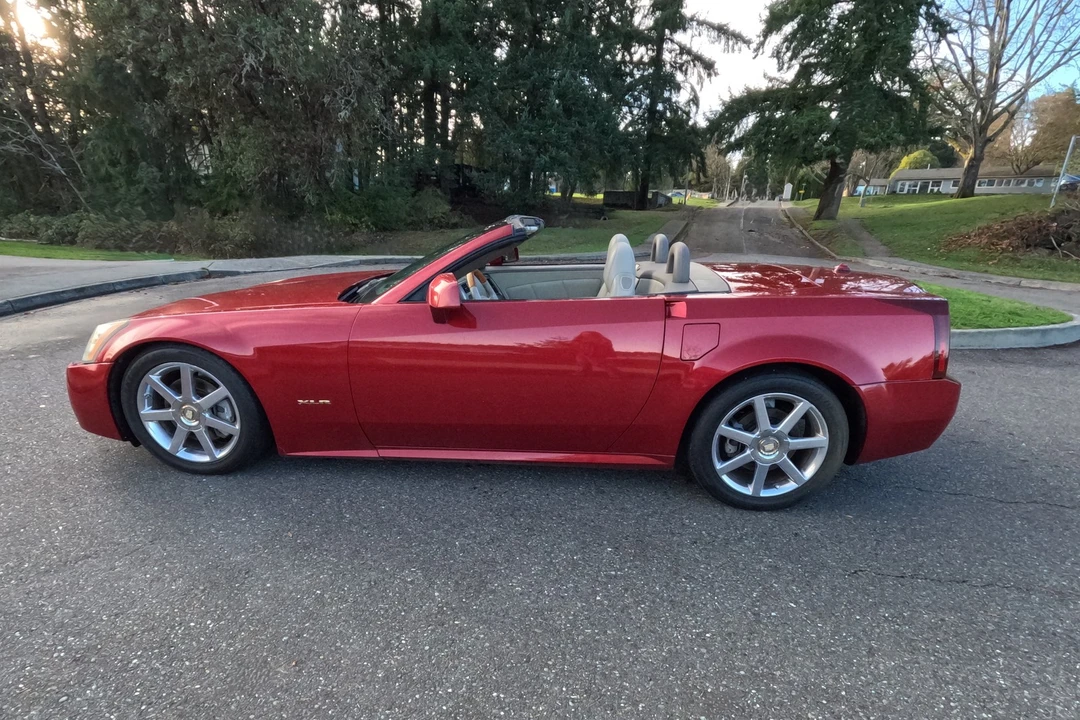 2005 Cadillac XLR - Image 8 of 21