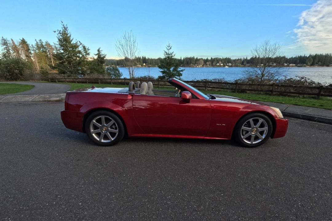 2005 Cadillac XLR - Image 4 of 21