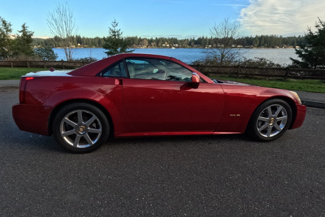 2005 Cadillac XLR - Image 12 of 21