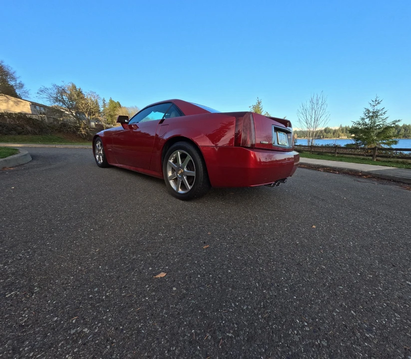 2005 Cadillac XLR - Image 18 of 21