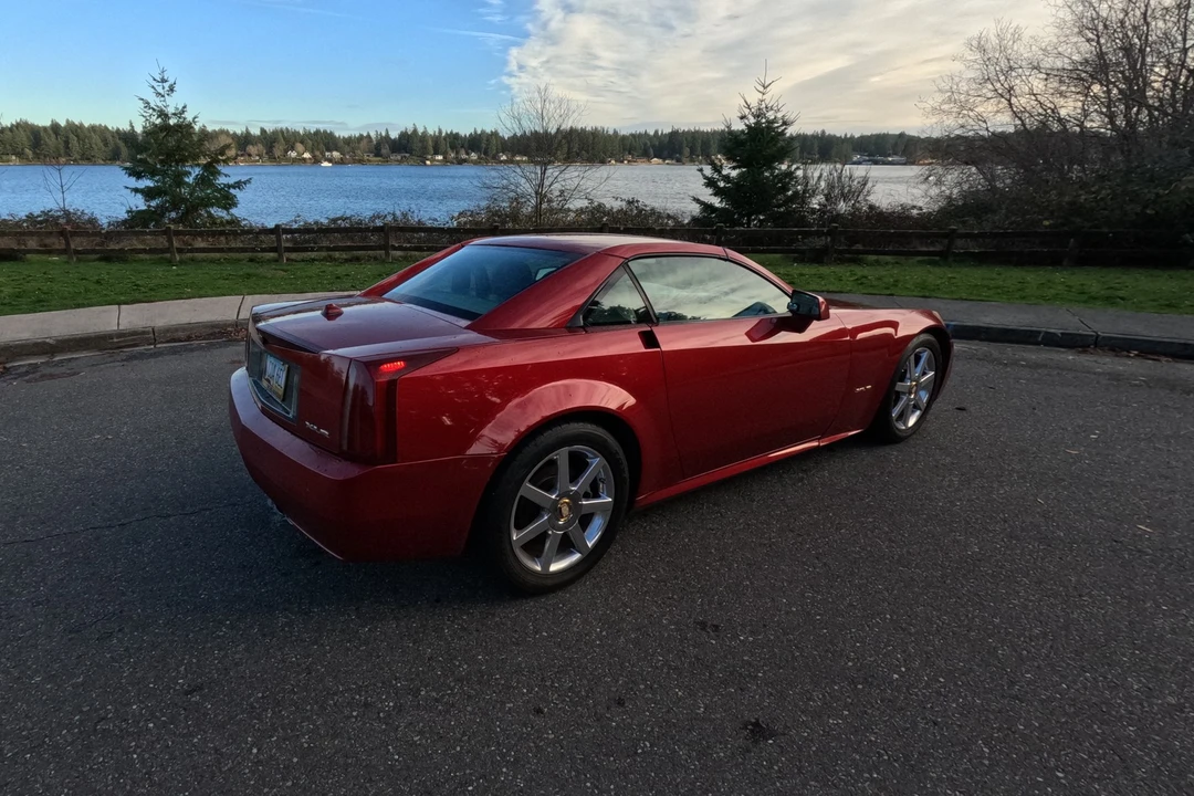2005 Cadillac XLR - Image 13 of 21